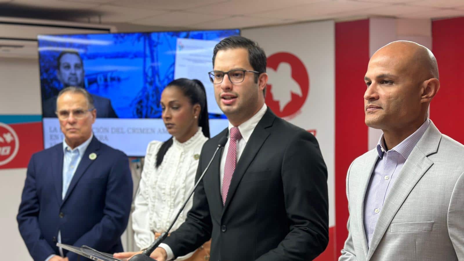 Legisladores del PPD realizan conferencia de prensa.