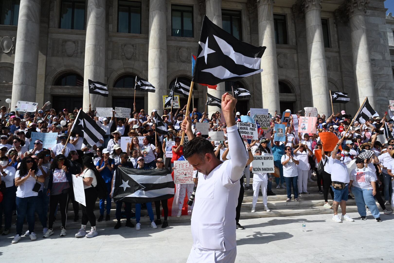 Enfermeras y enfermeros protestan por mejores condiciones laborales y mejores sueldos. Capitolio. San Juan. Metro PR 12 de junio de 2025