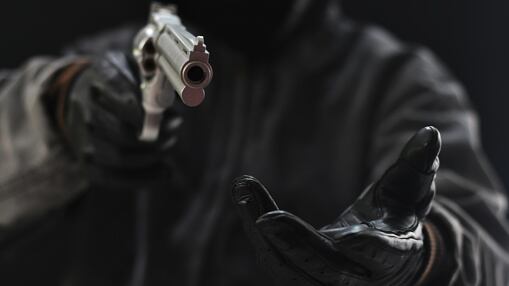 Delincuente se salvó de ser abatido tras intentar robar con un arma de fuego