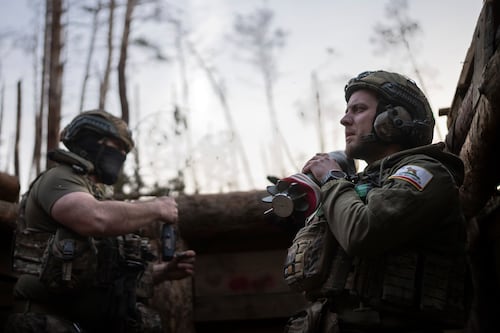Mueren más civiles en Ucrania entre advertencias por retraso de ayuda de Estados Unidos a fuerzas de Kiev 