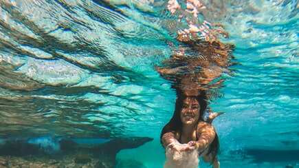 El trend fotos de viaje en TikTok está mandando en esa red social al conseguir un compilatorio que encanta a todos por su dinamismo.