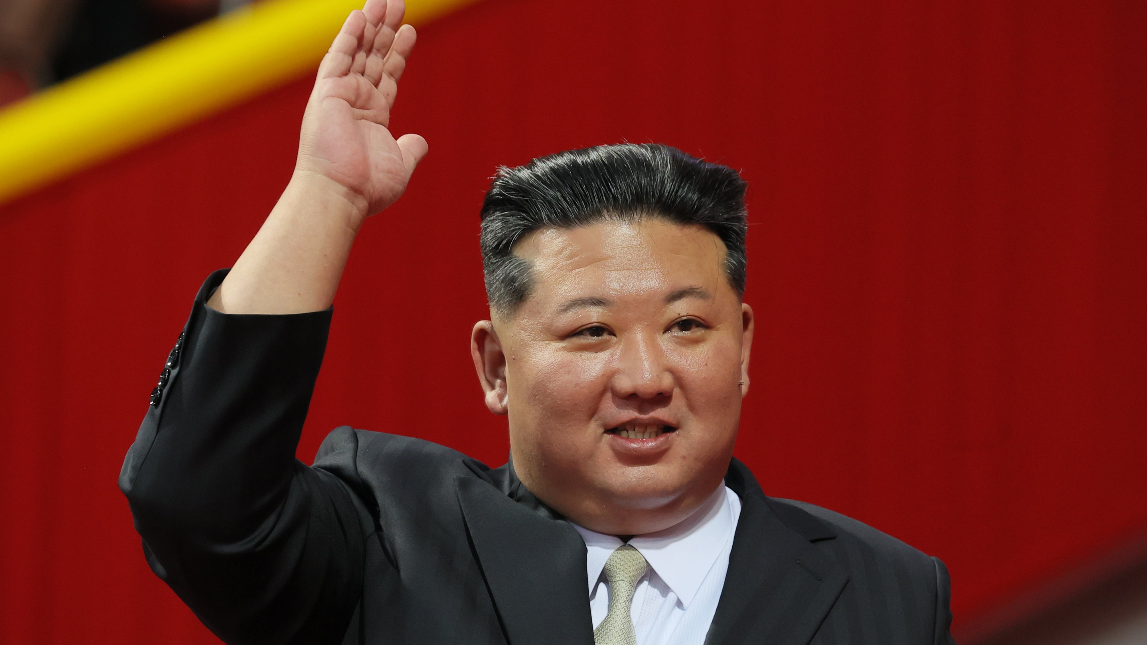 Imagen de archivo del líder norcoreano Kim Jong Un saludando durante un acto conmemorativo del 80.º aniversario de la fundación del Partido de los Trabajadores de Corea en el Estadio Rungrado Primero de Mayo en Pyongyang, Corea del Norte, el 9 de octubre de 2025. EFE/EPA/EKATERINA SHTUKINA/ SPUTNIK / GOVERNMENT PRESS SERVICE / POOL MANDATORY CREDIT