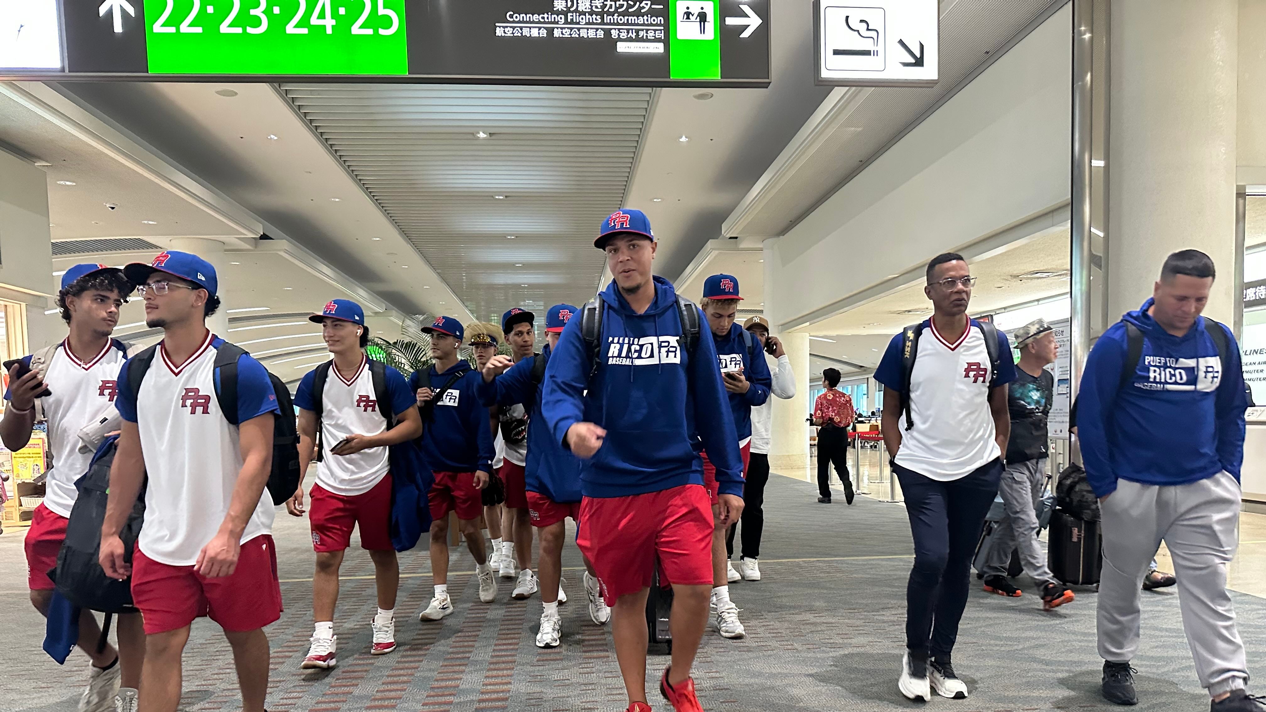 Equipo Nacional Sub 18 de béisbol llega a Okinawa para Mundial.