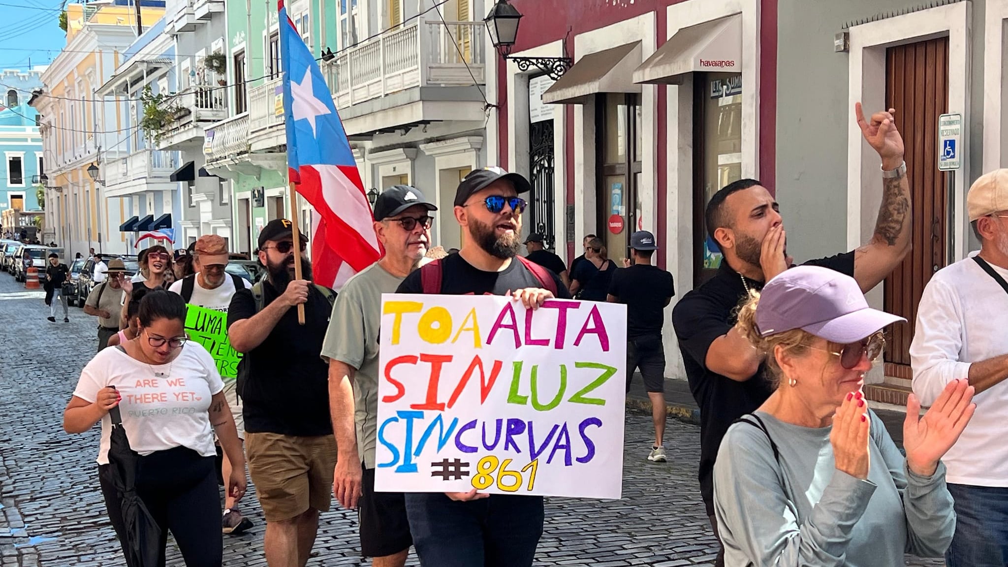 Ciudadanos se manifiestan contra LUMA Energy y Genera PR