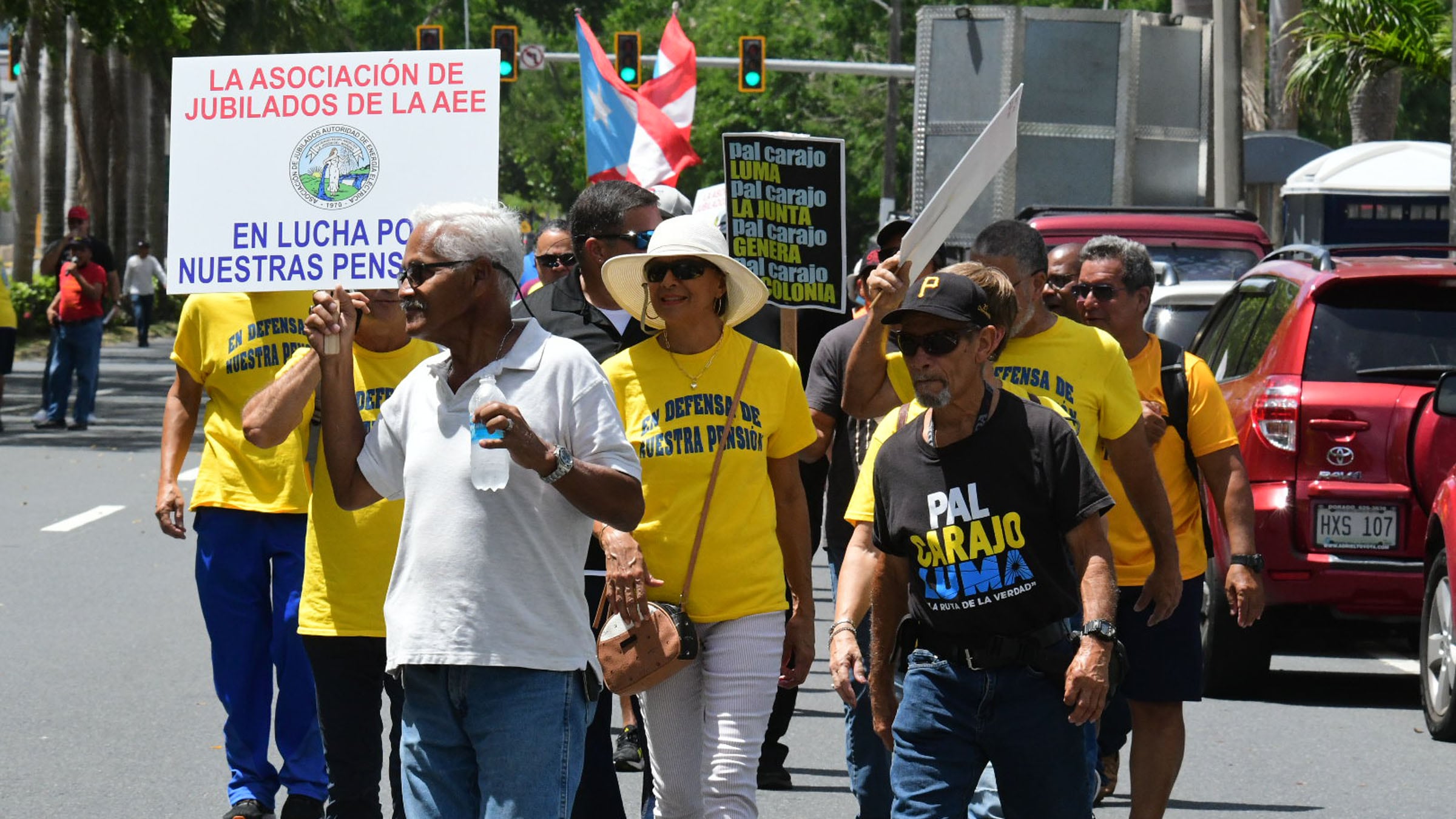 Grupo de jubilados y trabajadores de la AEE protestan contra el Plan de Ajuste de la Deuda de la AEE