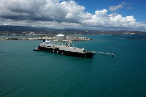 American Energy cumple un año transportando gas natural licuado a Puerto Rico