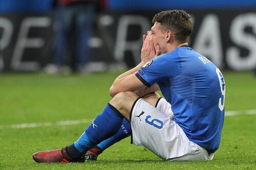 Italia es pura lágrima: Las postales de la impactante caída de un gigante