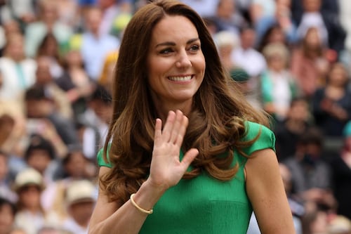 Kate Middleton reaparece con fúnebre look “reciclado” y este detalle se roba la atención por su simbolismo