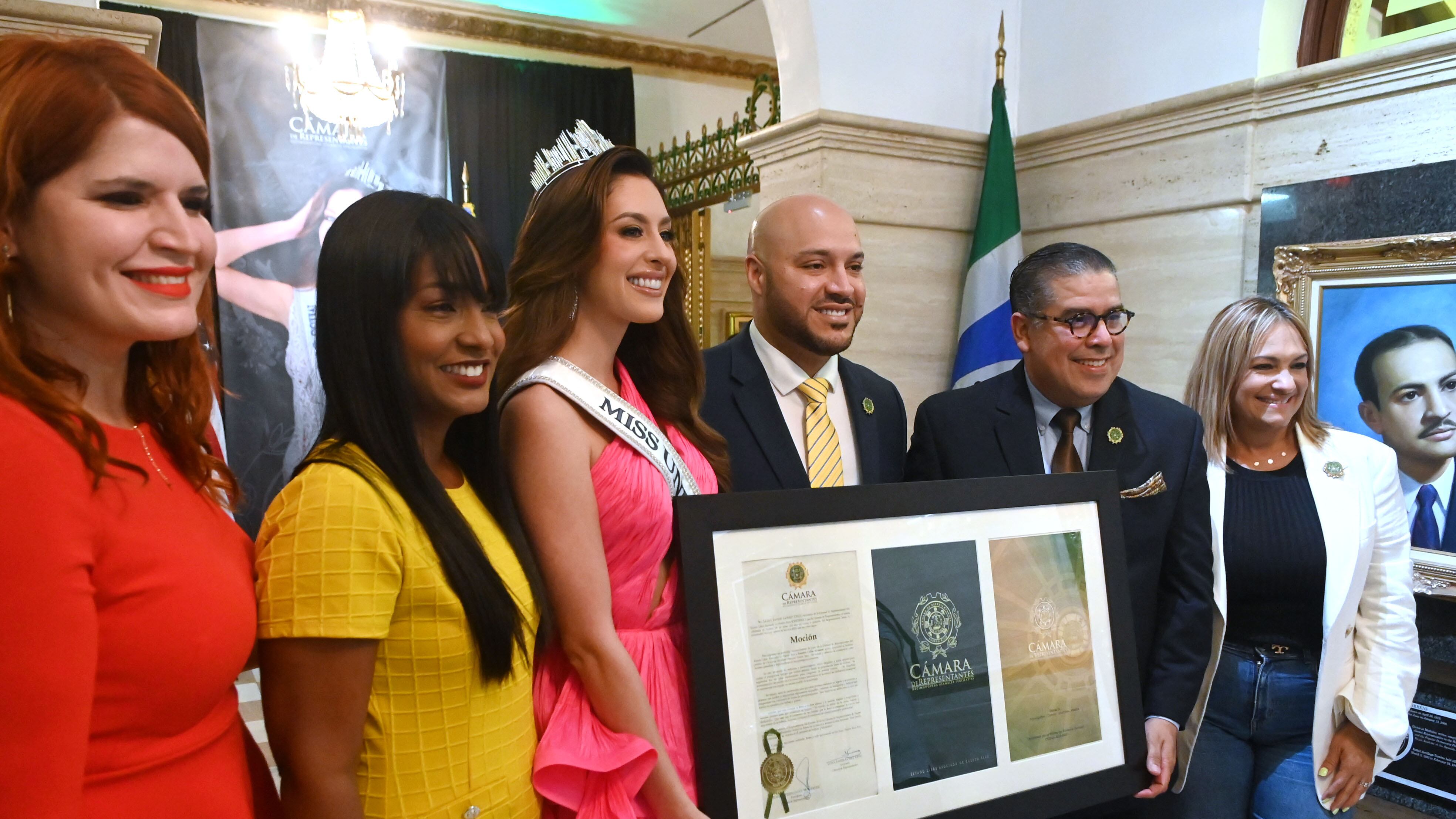 Cámara de Representantes le rinde homenaje a Miss Universe Puerto Rico, Jennifer Colön