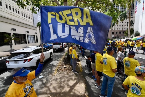 Jubilados de la AEE protestan contra aumento tarifario