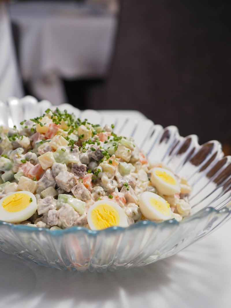 La ensalada es una de los platos más populares y consumidos, y se dice que en cada país hay al menos una versión de este alimento. Fotos: Freepik, Pexels, Unsplash, Creative Commons y Pixabay.