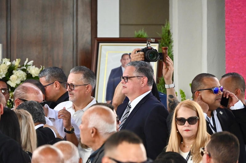 Dorado despide a Carlos López