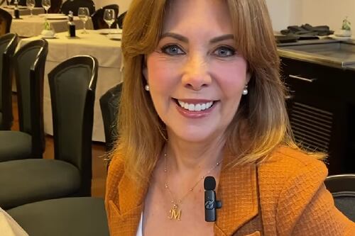 ¿Cómo y dónde colocar la cartera en un restaurante? Te decimos