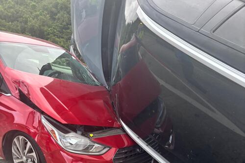 Accidente con auto volcado en la PR-52 de Cayey a Caguas