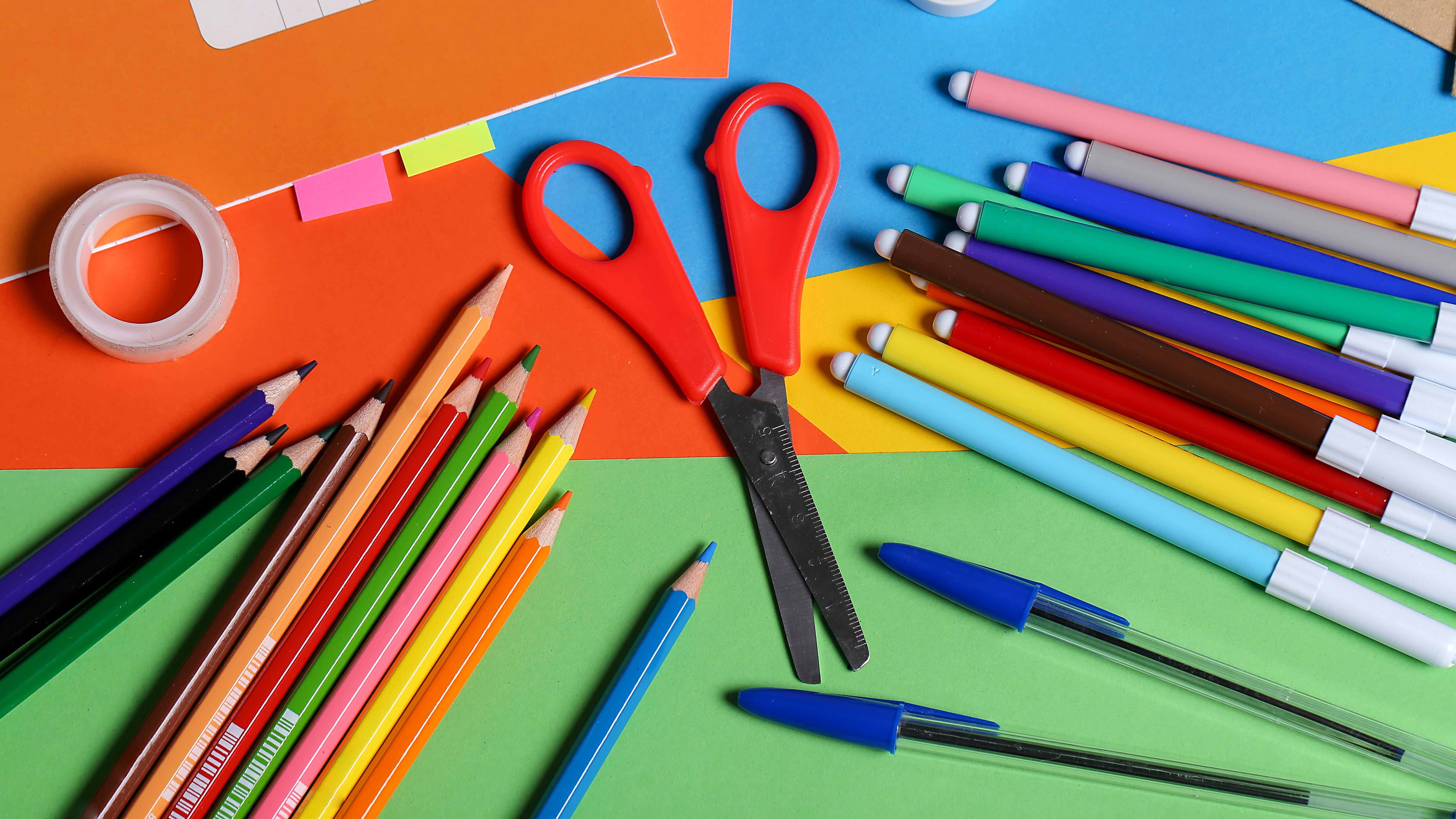 Saiba como não cair em golpes na hora de comprar material escolar pela internet