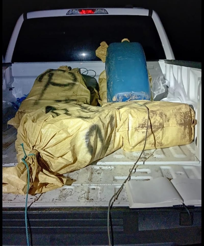 Encuentran embarcación con drogas y armas en Camuy.