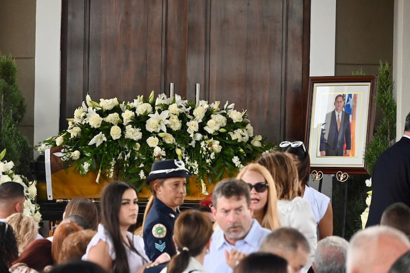 Dorado despide a Carlos López