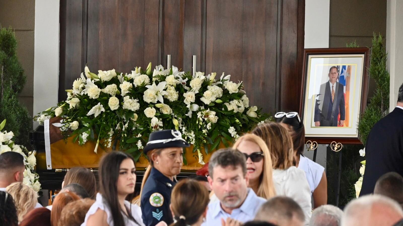 Dorado despide a Carlos López