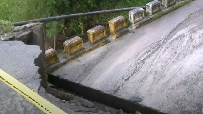 Se derrumba puente de la carretera 920, en Yabucoa.