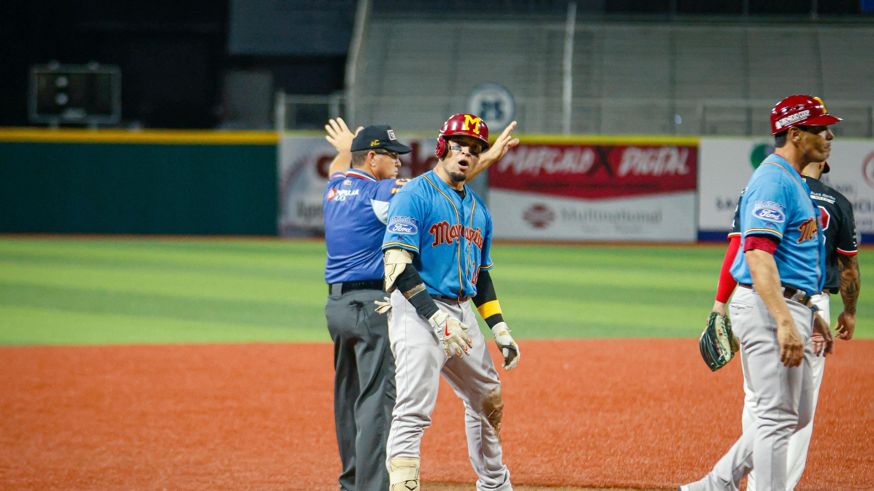 Isán Díaz pegó un triple al jardín central