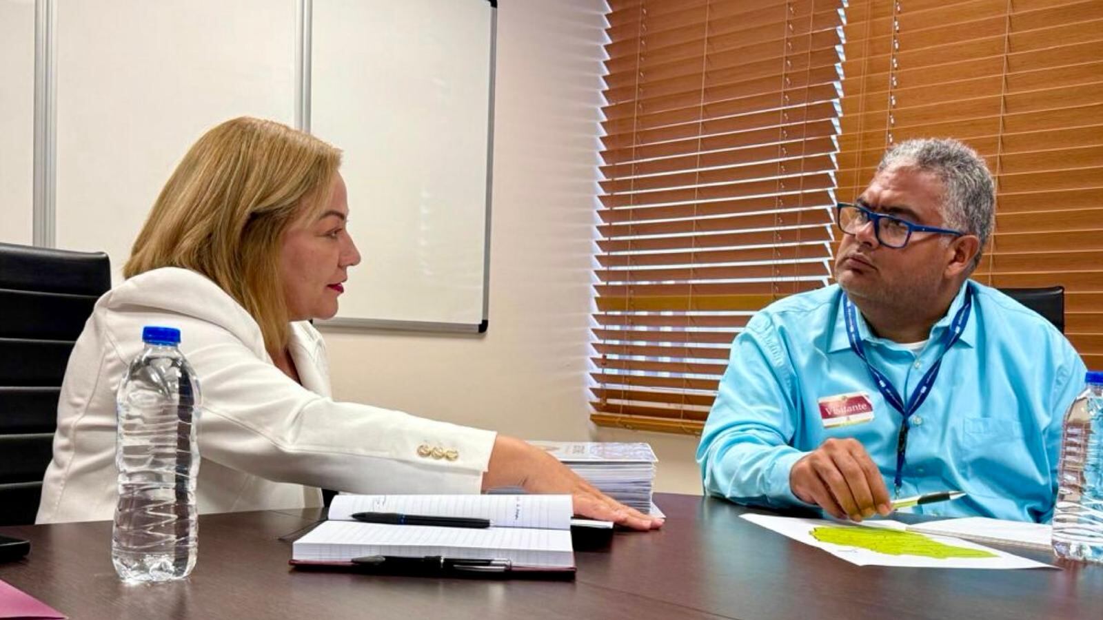 alcaldesa Carmen Maldonado recibe al presidente ejecutivo de la AAA.