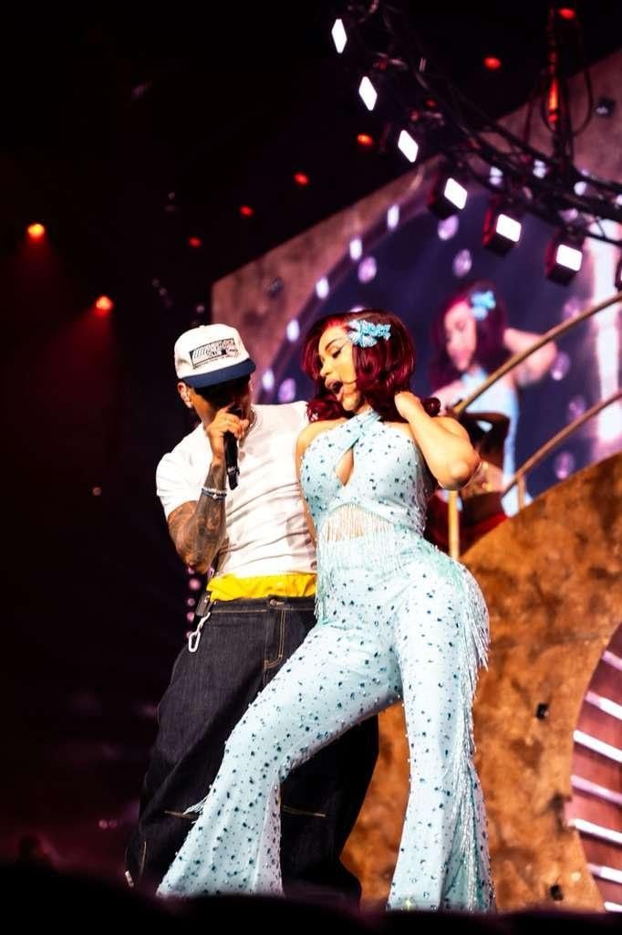 Ozuna sorprende en el ‘Little Miss Drama Tour’ de Cardi B en Florida