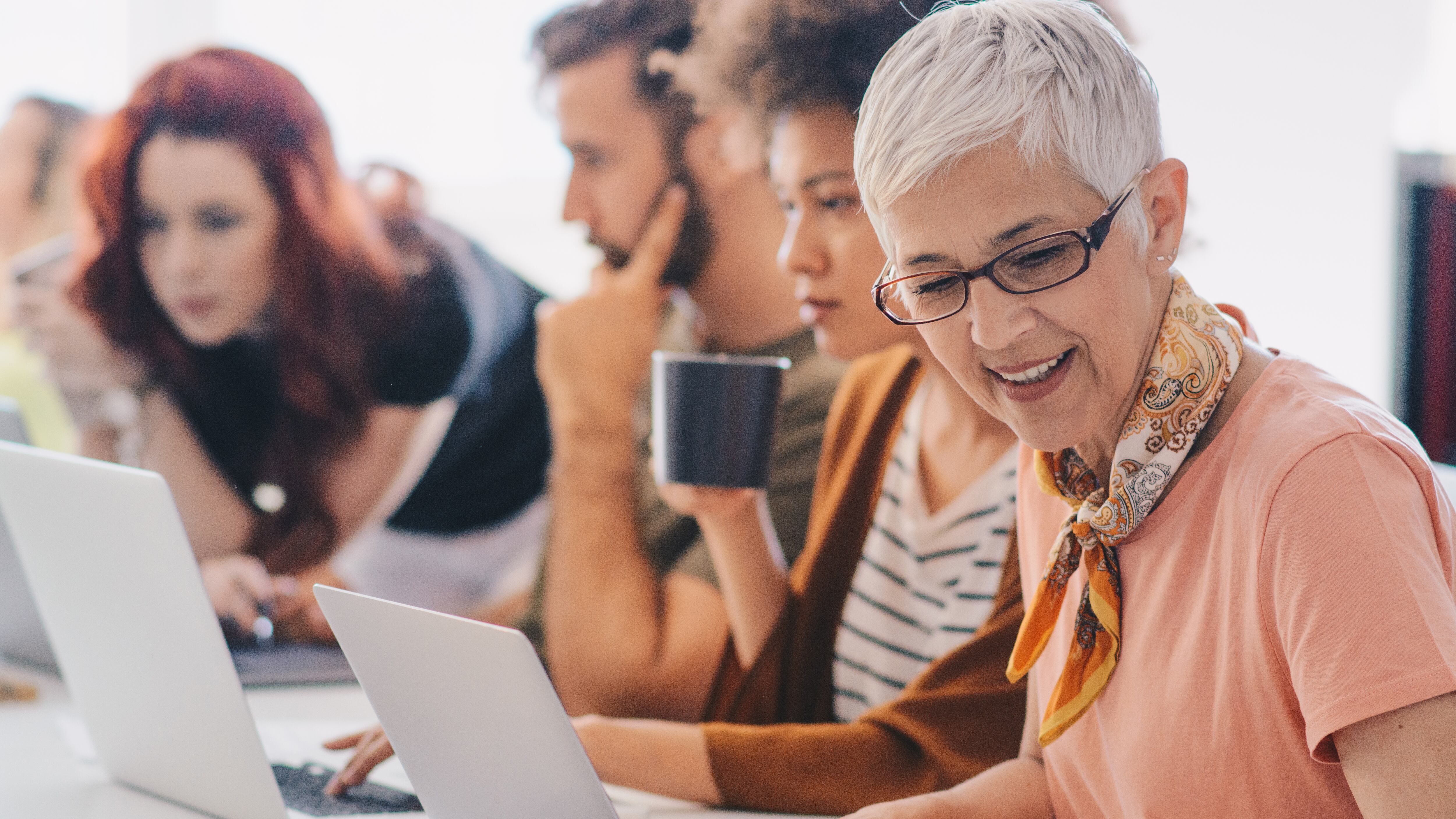 Productividad. Para muchos adultos mayores es importante mantenerse activos laboralmente. / agencias