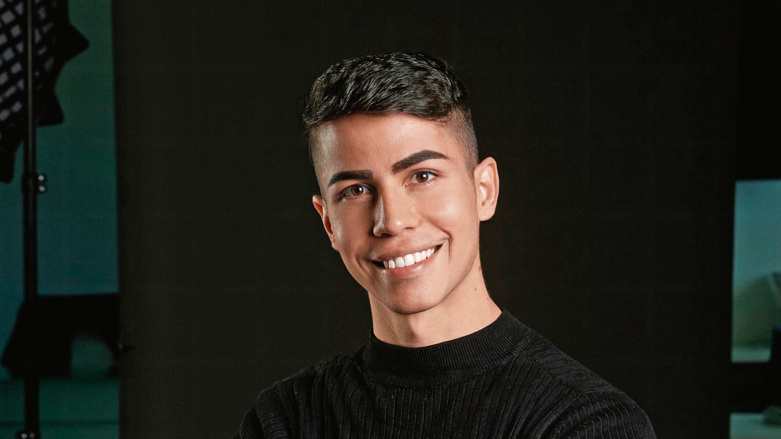 Destino. La vida fue llevando a Ángel Rodríguez Negrón al mundo del maquillaje profesional. En la actualidad colabora en espacios