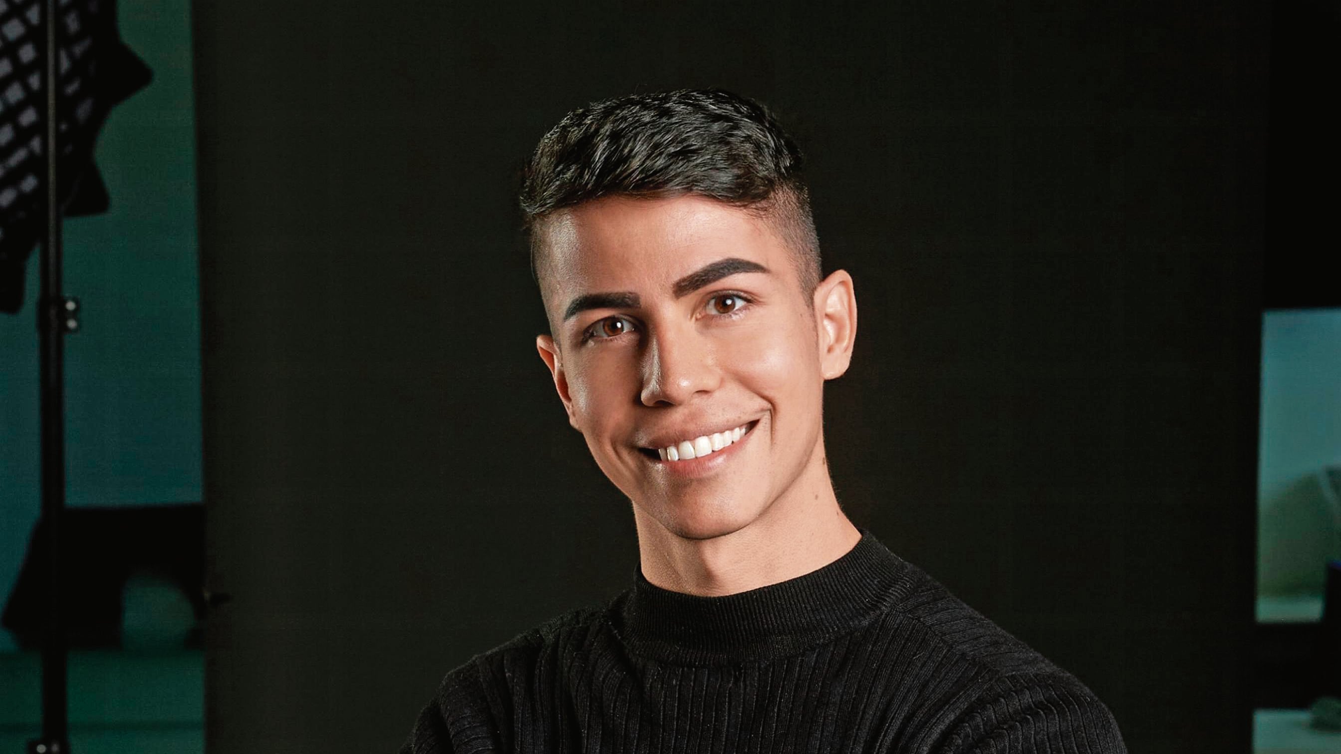 Destino. La vida fue llevando a Ángel Rodríguez Negrón al mundo del maquillaje profesional. En la actualidad colabora en espacios