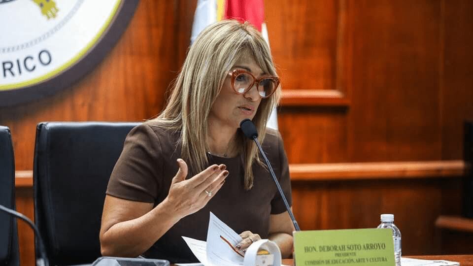 Presidenta de la Comisión de Educación, Deborah Soto Arroyo.