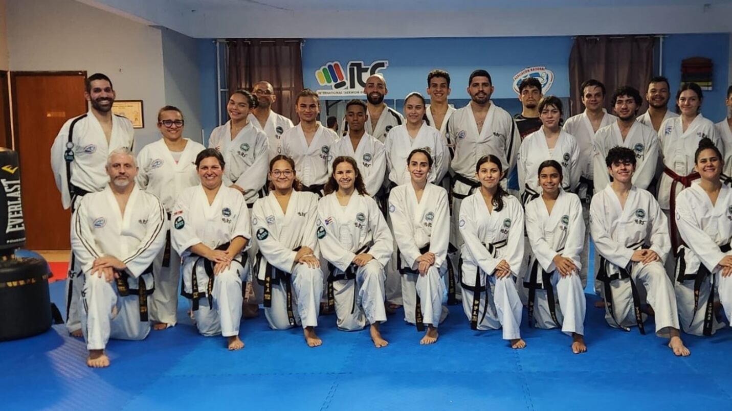 Delegación puertorriqueña para la Copa del Mundo de Taekwondo.