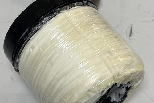 Incautan 21 kilogramos de cocaína en frascos de acondicionador de cabello en Aguadilla