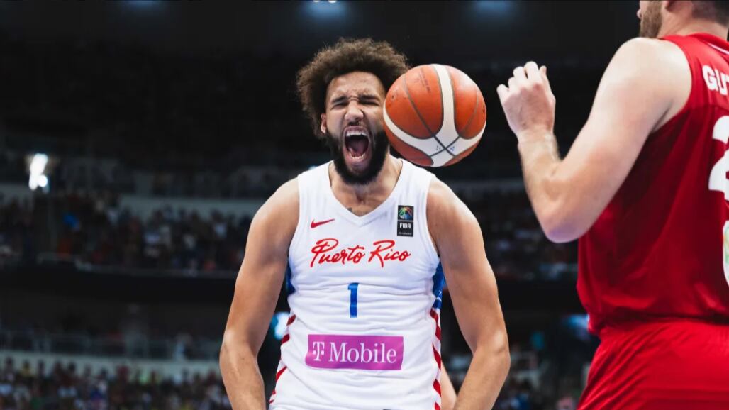 El centro de la selección nacional celebra un donqueo frente a la selección de México.