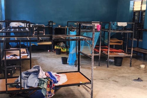 Escapan 50 alumnos secuestrados en Nigeria