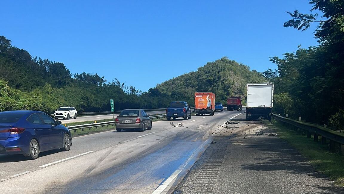 Accidente entre dos camiones en Manatí.