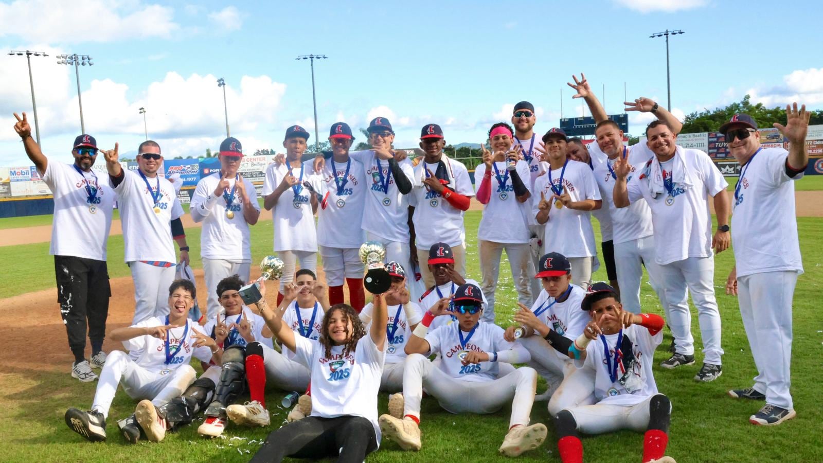 Nuevos campeones de la Liga Sub-15 de la Federación de Béisbol de Puerto Rico.