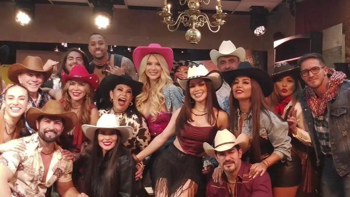 Habitantes de "La casa de los famosos 3" en su primera fiesta.