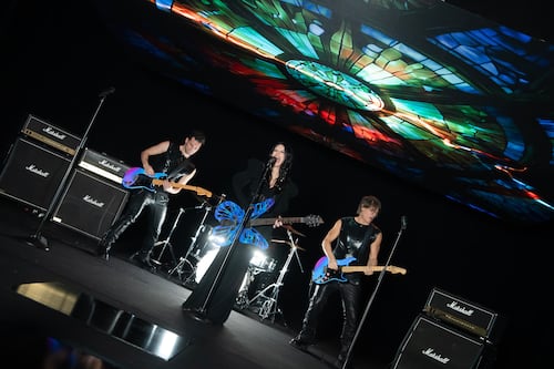 Laura Pausini presenta un homenaje a Fito Páez con su versión de “Mariposa Tecknicolor”