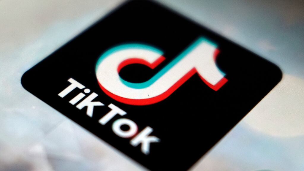 Esta imagen muestra la app de TikTok en un dispositivo móvil, el 28 de septiembre de 2020, en Tokio. (AP Foto/Kiichiro Sato, Archivo)