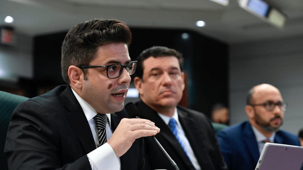 El secretario de Hacienda, Francisco Parés, durante la vista pública de la Cámara de Representantes.