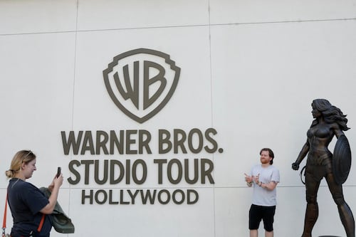 Accionistas de Warner Bros. Discovery aprueban fusión con Paramount Skydance