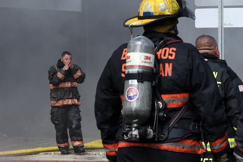 Se reporta fuego en fábrica de Dorado