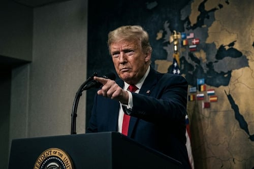 Trump amenaza con enviar agentes de ICE a aeropuertos en plena crisis por cierre federal