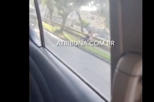 Captan a pareja teniendo relaciones íntimas en plena avenida