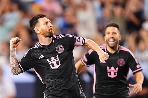 Messi brilla con doblete en triunfo del Inter Miami