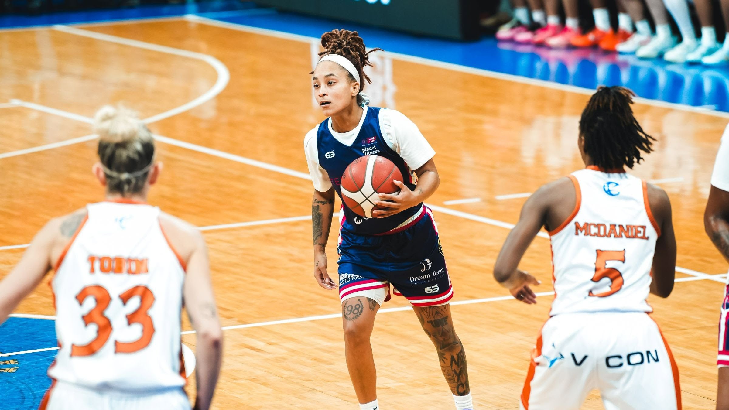 Kaela Hilaire fue la gran protagonista de la noche con 21 puntos y 12 asistencias para Manatí.
