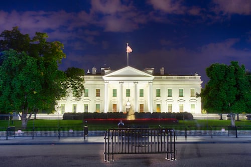 Trump limita a 7,500 los refugiados al año y dará prioridad a sudafricanos blancos