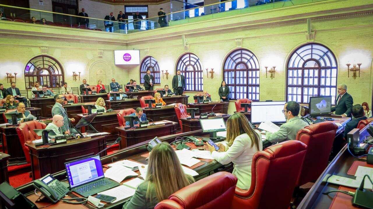 Aprueban incluir equipos solares y baterías de autos eléctricos en ley de reciclaje