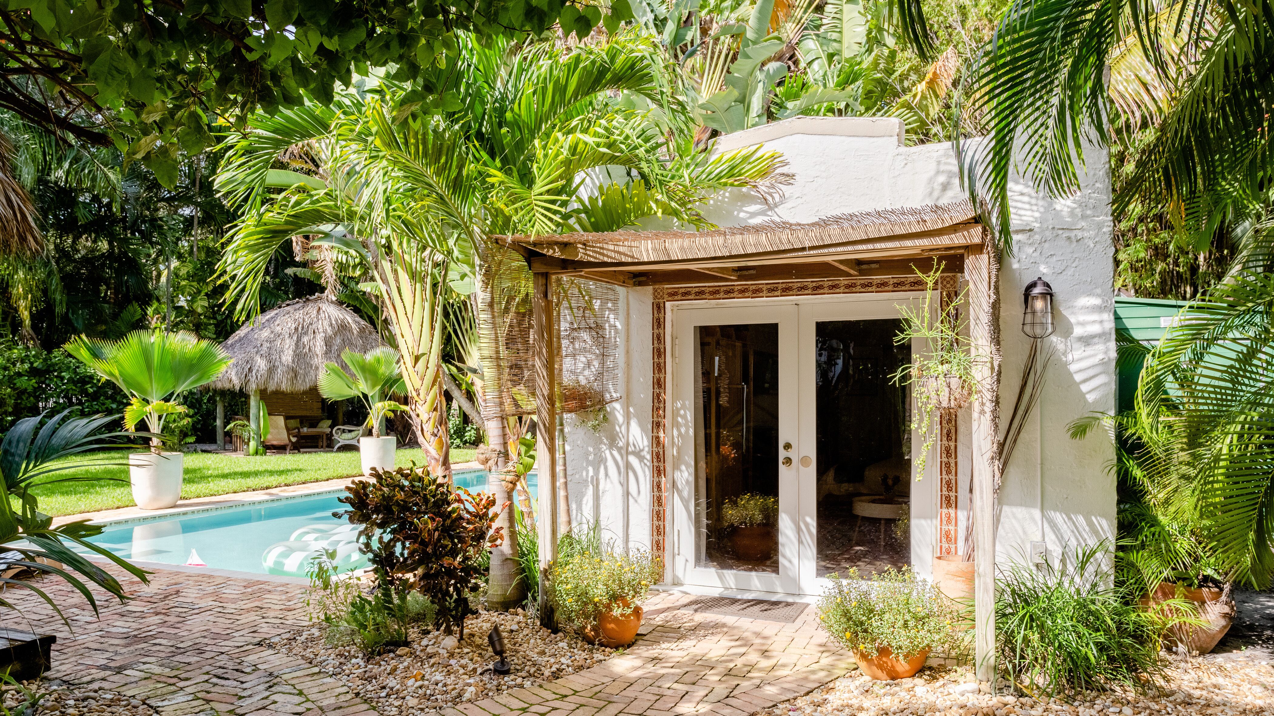 Aquellos que planean volver a reunirse en persona con sus seres queridos, pueden considerarla posibilidad de ser anfitriones para ganar un dinero extra.