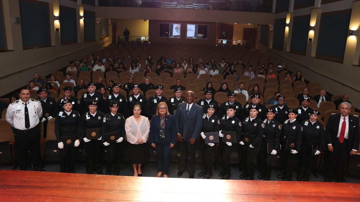 Corrección y Rehabilitación gradúa 21 oficiales de servicios juveniles.